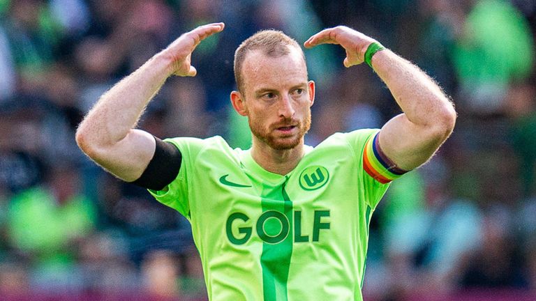 Wolfsburg-Kapitän Maximilian Arnold reagiert auf die Beschimpfungen gegen ihn.