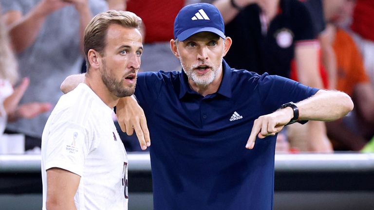 Thomas Tuchel (r.) wird auch bei der englischen Nationalmannschaft wieder mit Harry Kane zusammenarbeiten.