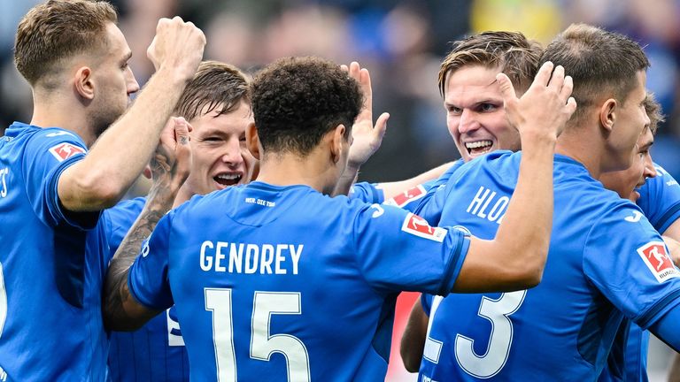 Die TSG Hoffenheim spielt im Baden-Württemberg-Duell am Sonntagabend in Heidenheim.