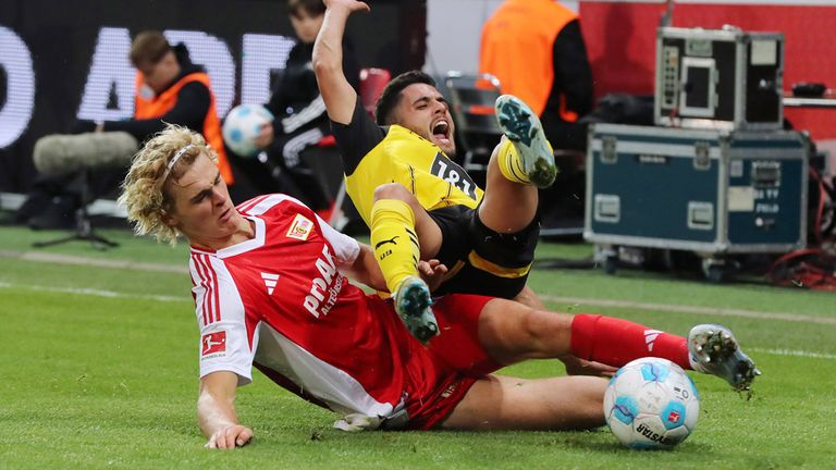 Yan Couto (r.) und der BVB verlieren bei Union Berlin.