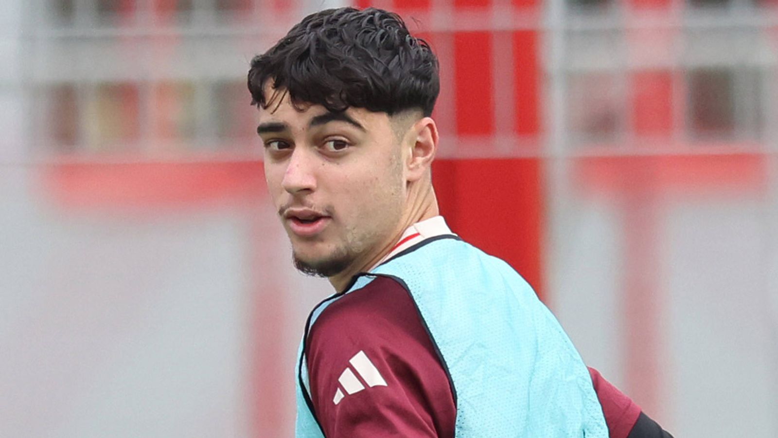 Alarmstufe Rot Aleksandar Pavlovic Fällt Nach Augen Op Aus Die Mannschaft Ist Geschockt - zruuadv