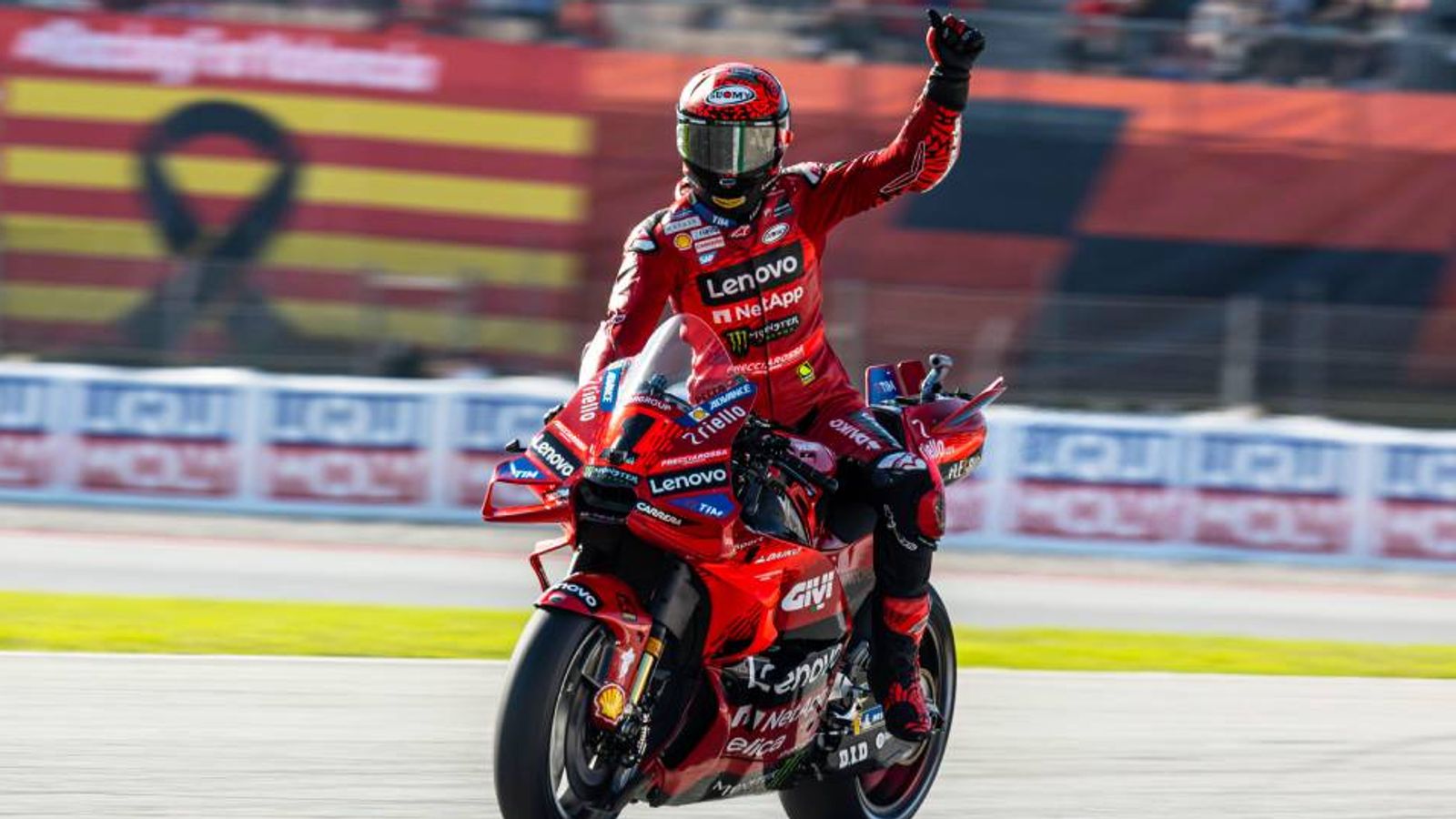 Bagnaia gewinnt Moto-GP-Sprint und vertagt WM-Entscheidung | MOTO GP ...