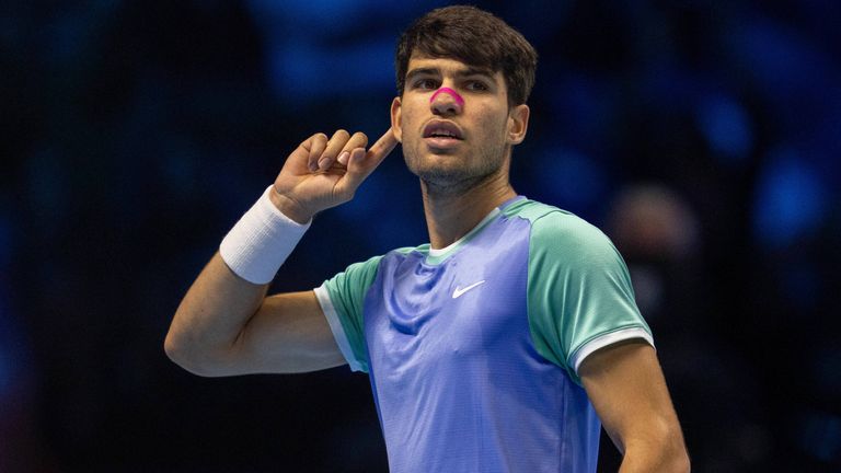 Carlos Alcaraz meldet sich bei den ATP Finals zurück.