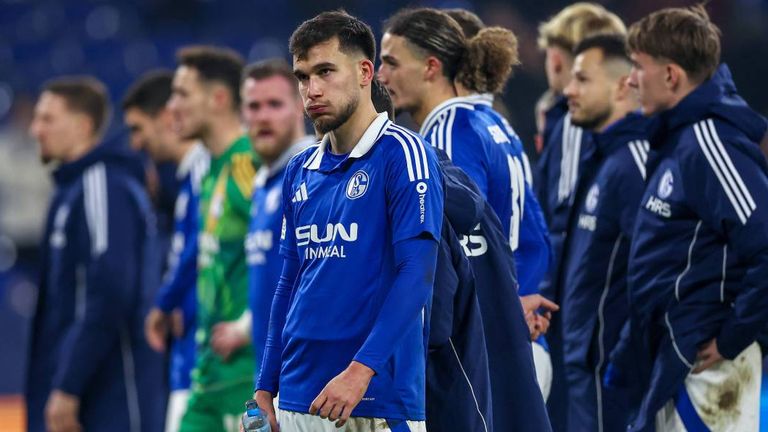 Der FC Schalke kassiert gegen Kaiserslautern eine deftige Heimpleite. 