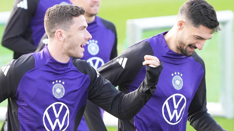 Robin Gosens (l.) und Tim Kleindienst wollen ihre Chance im DFB-Trikot nutzen.