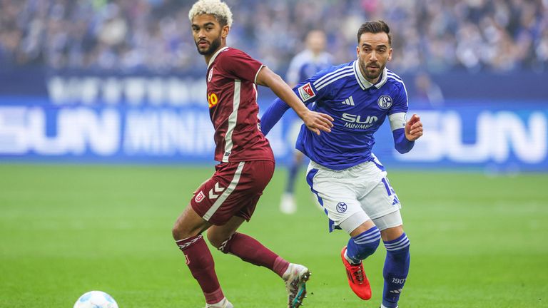 FC Schalke 04 gegen den SSV Jahn Regensburg.