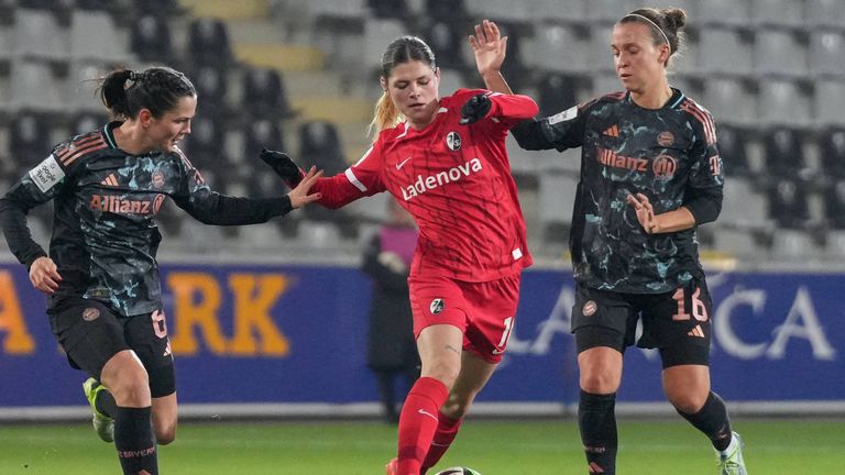 Die Frauen des FC Bayern kommen beim SC Freiburg nur zu einem Remis. 