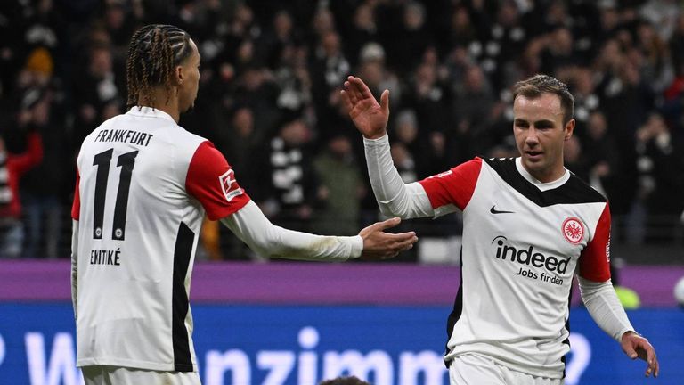 In seinem 100. Pflichtspiel für die Eintracht erzielte Mario Götze (r.) den Siegtreffer gegen Werder Bremen.