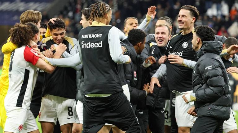 Eintracht Frankfurt bejubelt den Sprung auf Platz zwei.