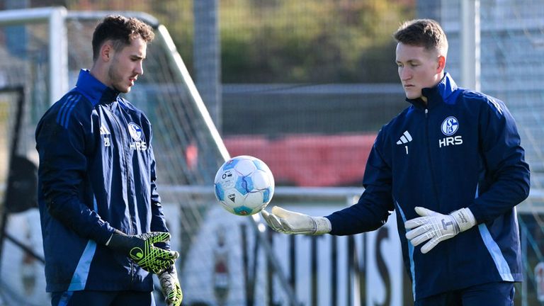 Justin Heekeren (l.) wird auch unter dem neuen Schalke-Coach Kees van Wonderen die Nummer eins sein. 