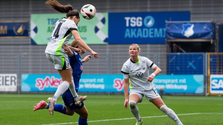 Die Wolfsburg-Frauen haben durch den Sieg in Hoffenheim die Tabellenspitze erobert, 