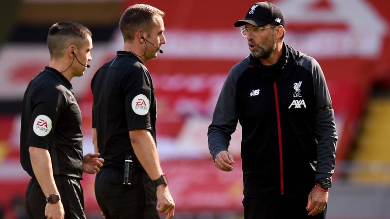 Der PL-Schiedsrichter David Coote wurde für seine despektierlichen Äußerungen über Ex-Liverpool-Coach Jürgen Klopp suspendiert.