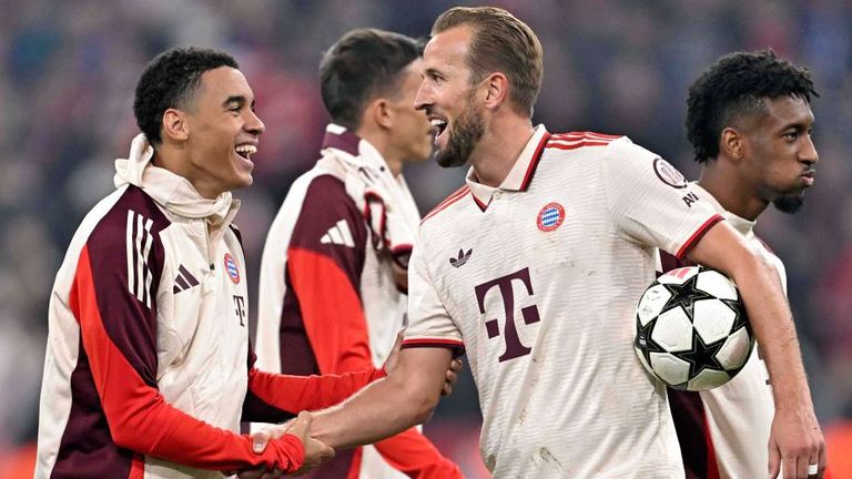 Verstehen sich: Jamal Musiala und Harry Kane (r.).