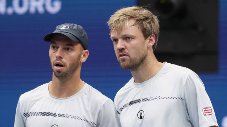 Das deutsche Doppel hat bei den ATP-Finals ihr Auftaktspiel überraschend gewonnen.