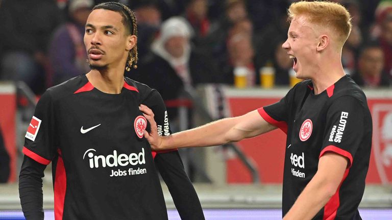 Frankfurts Stürmerstar Hugo Etikite (l.) verpasst das U21-Spiel mit Frankreich gegen Deutschland.