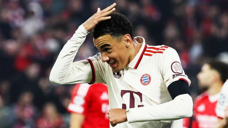 Jamal Musiala führt den FC Bayern mit seinem Kopfballtreffer zum Sieg gegen Benfica. 