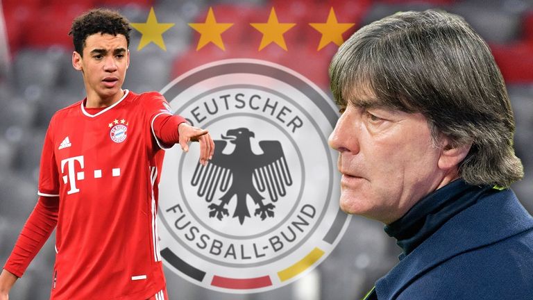 Joachim Löw (r.) machte Jamal Musiala zum deutschen Nationalspieler.