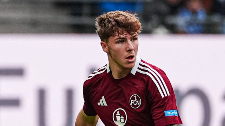 FINN JELTSCH: Stand in sechs von sieben Partien in der Startelf und bildete mit David Odogu eine stabile Innenverteidigung. Beim 1. FC Nürnberg hat sich Jeltsch zum Stammspieler und Leistungsträger in der 2. Bundesliga etabliert und das Interesse von Bundesligateams geweckt.