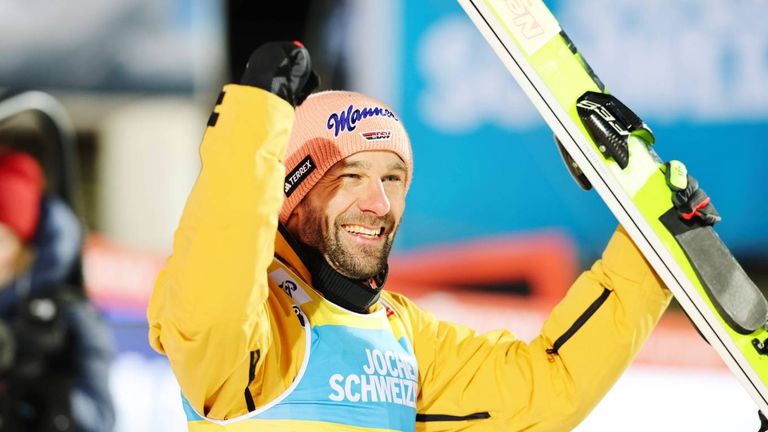 Der deutsche Pius Paschke landet auch beim zweiten Weltcup-Springen auf dem Podium und schnappt sich das Gelbe Trikot.