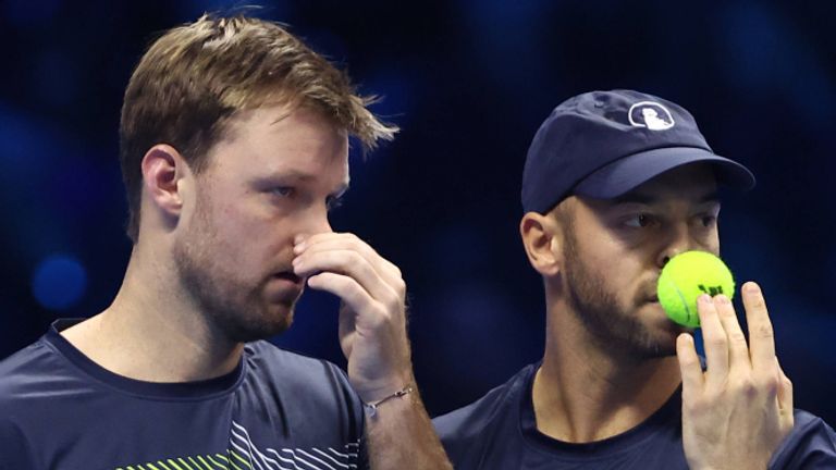 Das deutsche Doppel Kevin Krawietz (l.) und Tim Pütz hat bei den ATP Finals ihr Auftaktspiel überraschend gewonnen.