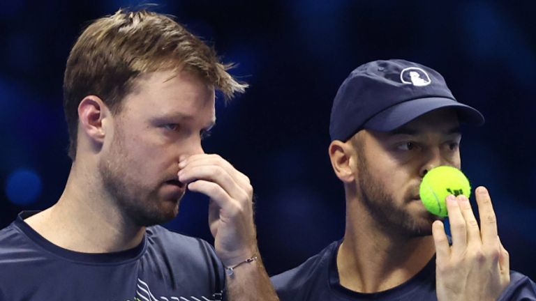 Das deutsche Doppel Kevin Krawietz (r.) und Tim Pütz hat bei den ATP Finals ihr Auftaktspiel überraschend gewonnen.