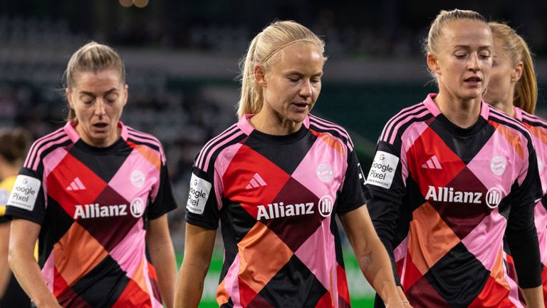 Lea Schüller (r.) fällt im kommenden Champions League Siel gegen Valerenga angeschlagen aus.