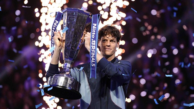 Jannik Sinner triumphiert in Turin bei den ATP Finals gegen Taylor Fritz.