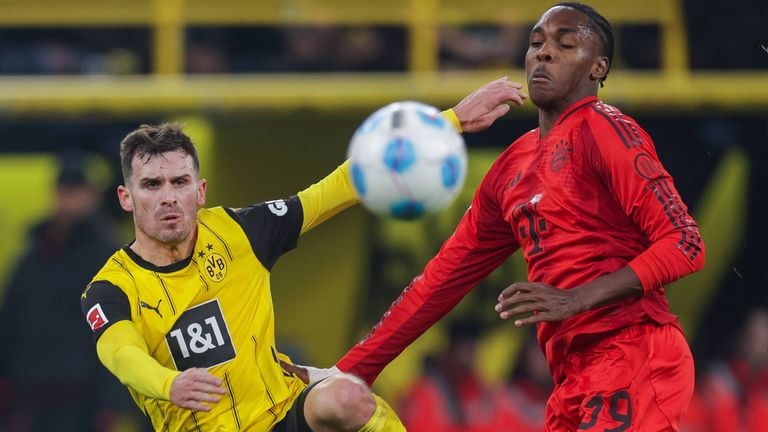 Mathys Tel (r.) konnte seine Startelf-Chance beim FC Bayern gegen den BVB nicht nutzen. 