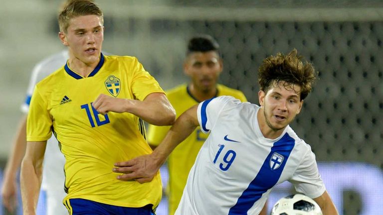 Viktor Gyökeres (l.) gab im Januar 2019 sein Debüt für Schweden im Länderspiel gegen Finnland (0:1).