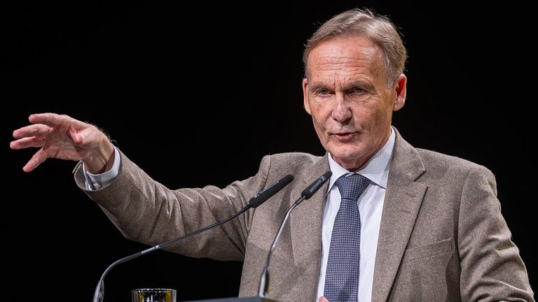 Hans-Joachim Watzke hält eine Rede auf der BVB-Mitgliederversammlung.