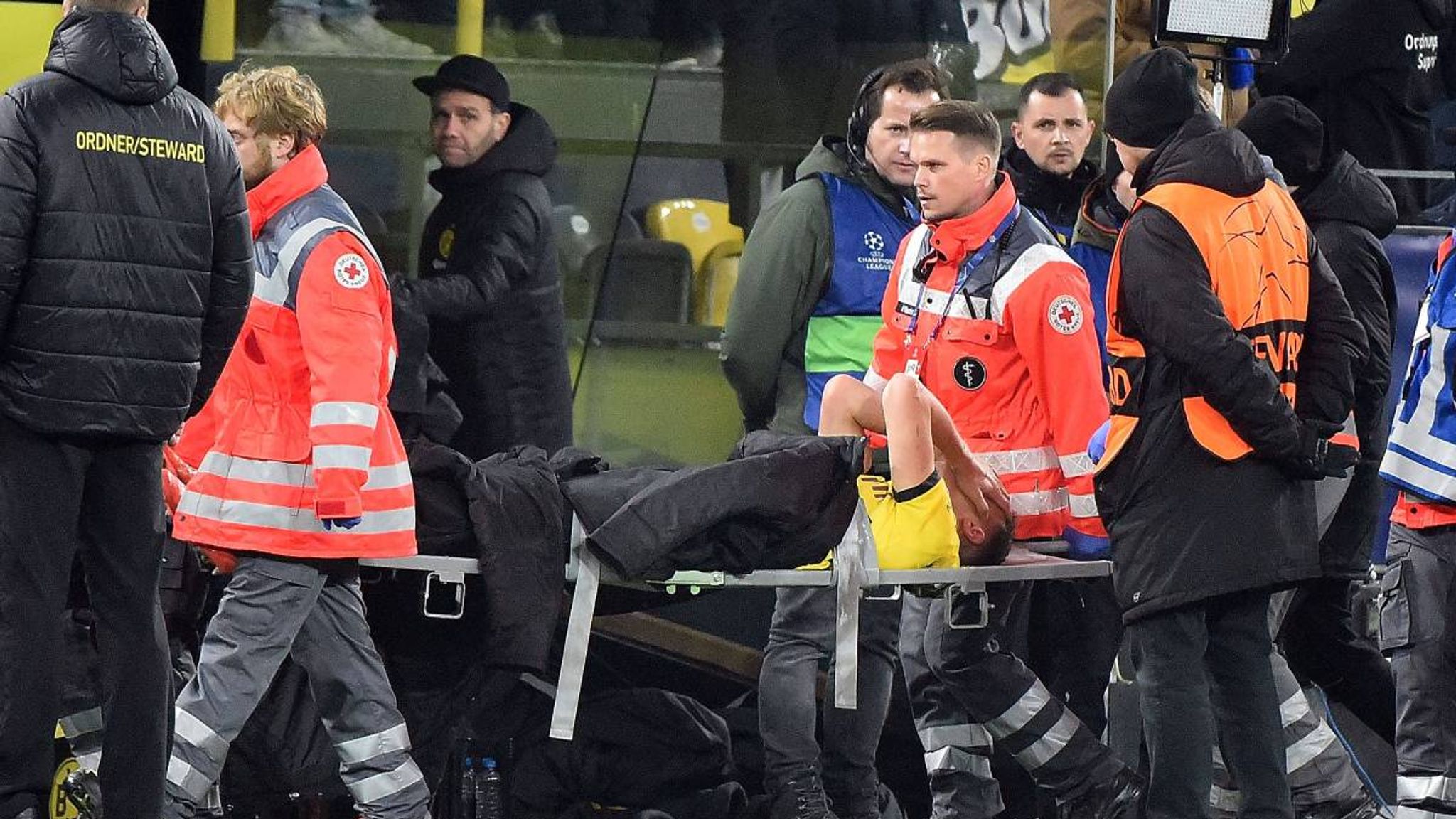 Nico Schlotterbeck verletzt sich bei BVBNiederlage gegen Barcelona