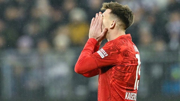 Daniel Hanslik kann's nicht fassen: Wie reagiert Kaiserslautern auf die 1:5-Niederlage gegen Darmstadt?