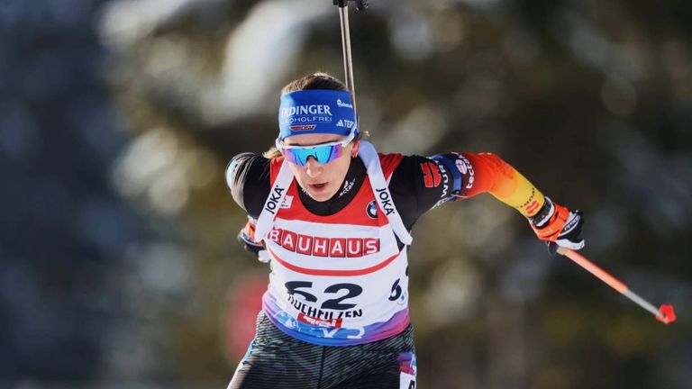 Franziska Preuß feiert in Hochfilzen ihren zweiten Karrieresieg und übernimmt das Gelbe Trikot. 