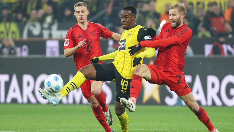 Jamie Gittens (mitte) schloss sich im September 2020 Borussia Dortmund an.