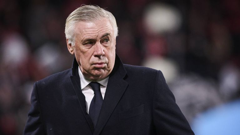 Der amtierende spanische Meister Real Madrid um Erfolgscoach Carlo Ancelotti ist mit der Schiedsrichterleistung im Spiel gegen Rayo Vallecano überhaupt nicht einverstanden.