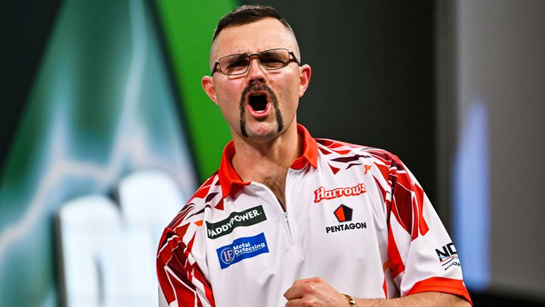 Damon Heta spielt bei der Darts-WM einen Neun-Darter.