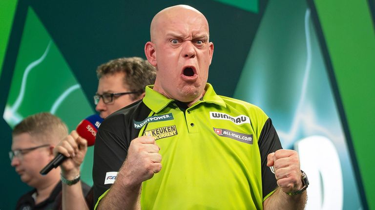 Michael van Gerwen steht im Viertelfinale der Darts-WM 2025.