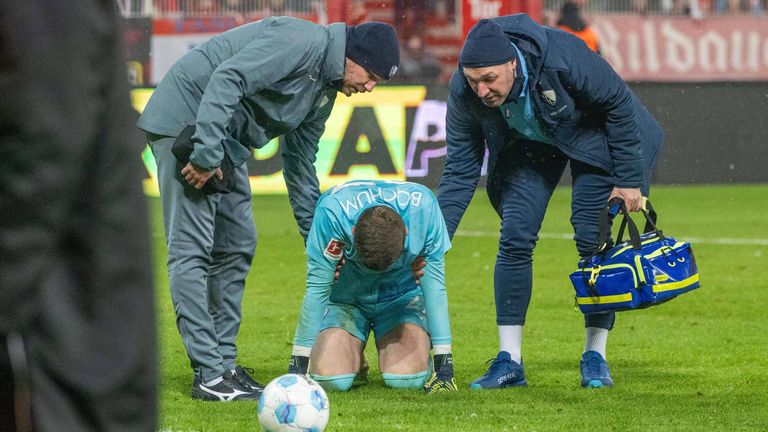 VfL-Keeper von einem Gegenstand getroffen! Bochum kündigt Einspruch an - wie läuft das ab?