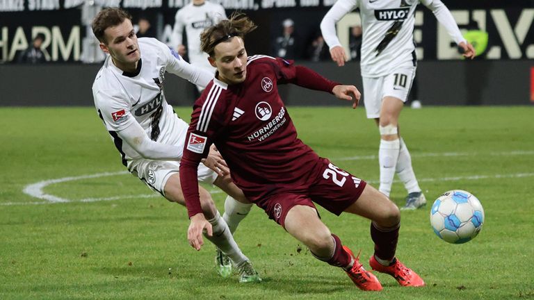 Caspar Jander (r.) und der 1. FC Nürnberg verlieren bei der SV Elversberg.