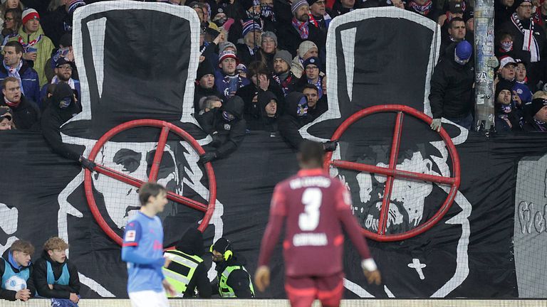 Fans von Holstein Kiel nehmen Jürgen Klopp ins Fadenkreuz. 