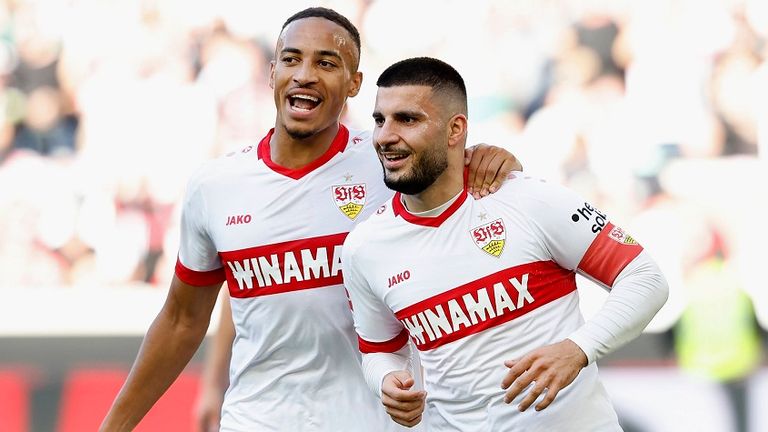 Jamie Leweling (l.) jubelt hier gemeinsam mit VfB-Teamkollege Deniz Undav.