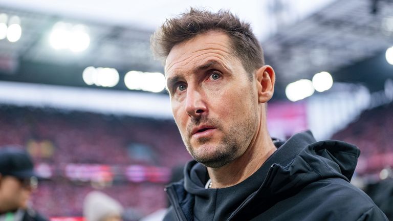 Miro Klose und der 1. FC Nürnberg warten seit sieben Pflichtspielen auf einen Sieg.