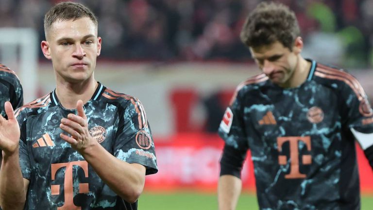 Joshua Kimmich (l.) und Thomas Müller mussten mit dem FC Bayern die erste Saisonniederlage in der Bundesliga hinnehmen. 