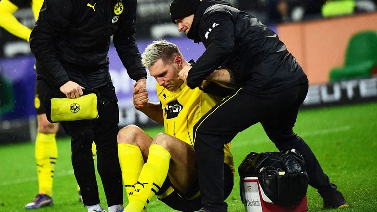 Musste wie Maximilian Beier verletzt vom Feld: BVB-Verteidiger Niklas Süle.