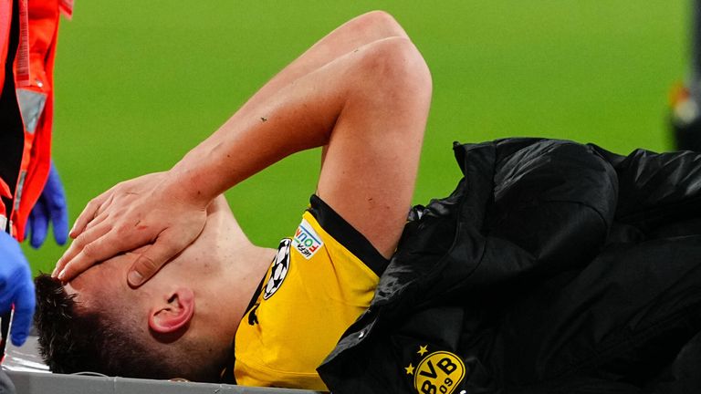 Nico Schlotterbeck wird Borussia Dortmund länger nicht zur Verfügung stehen. 