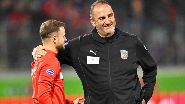 FCH-Trainer Frank Schmidt im Gespräch mit Leo Scienza.