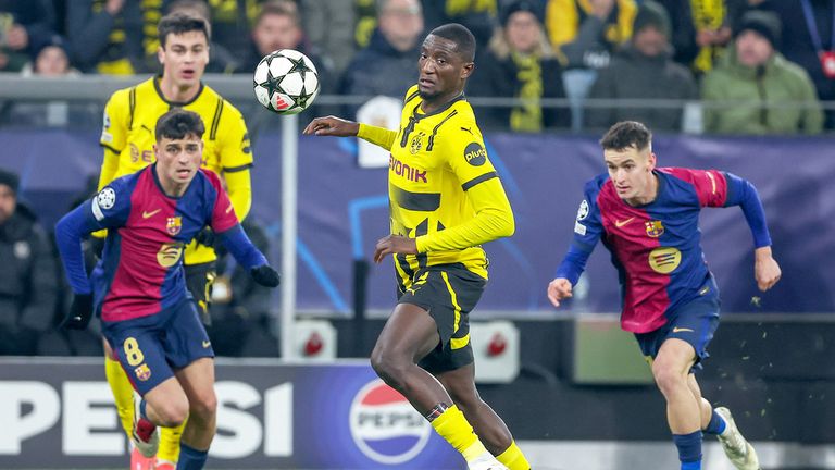 Der Doppelpack von Serhou Guirassy (vorne) war für den BVB zu wenig gegen Barca.