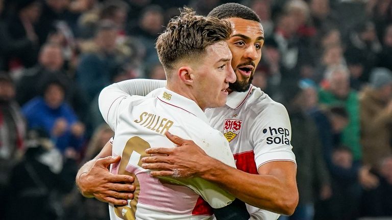 Angelo Stiller (l.) steht seit Sommer 2023 beim VfB Stuttgart unter Vertrag.