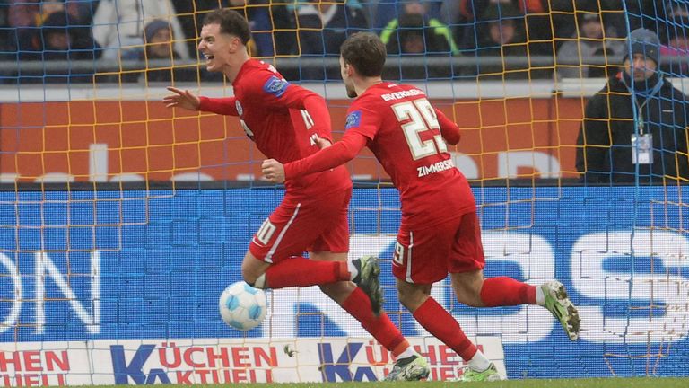 Dem SV Elversberg gelingt mit dem Auswärtsdreier bei Eintracht Braunschweig Historisches.