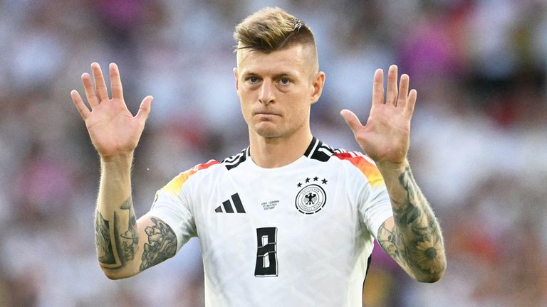 Toni Kroos will vorerst seine Ruhe haben und zieht sich aus der Öffentlichkeit zurück.